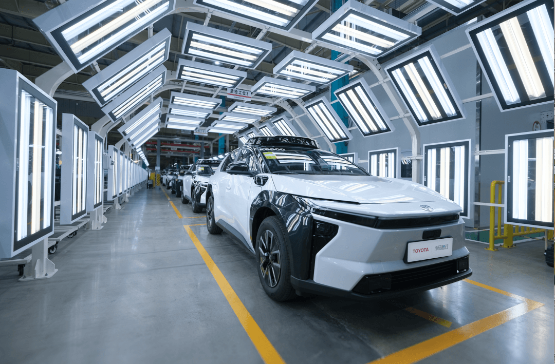 Pony.ai Ra Mắt Robotaxi Toyota bZ4X Sản Xuất Hàng Loạt Đầu Tiên