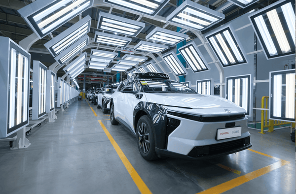 Pony.ai Ra Mắt Robotaxi Toyota bZ4X Sản Xuất Hàng Loạt Đầu Tiên