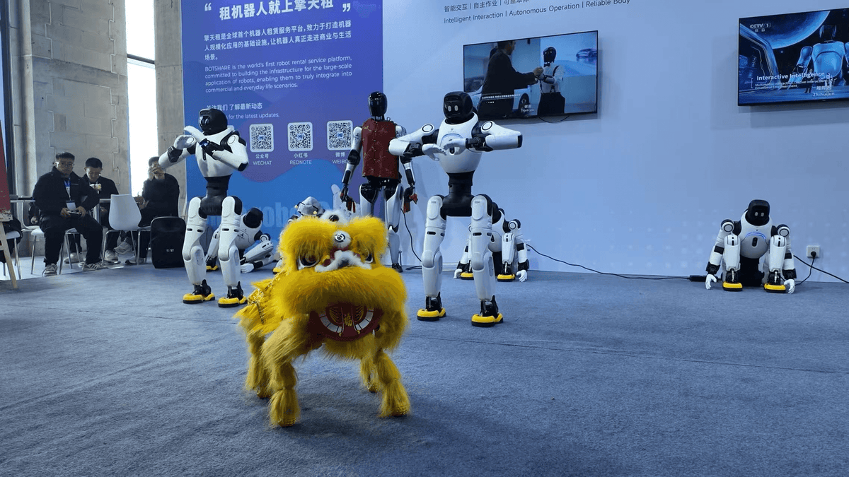 AGIBOT Trình Diễn Đầy Đủ Dòng Robot Tại AWE 2026